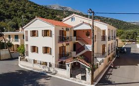 Alexatos Studios & Apartments