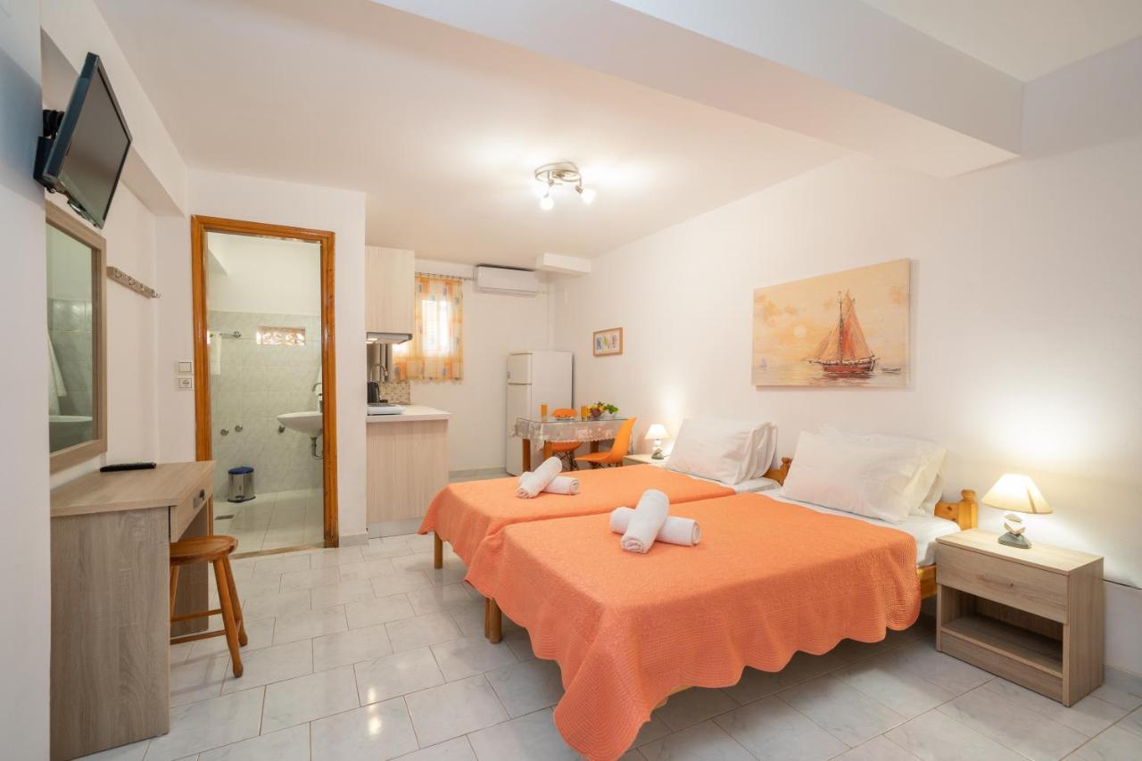 Alexatos Studios & Apartments Agia Efimia Exterior foto