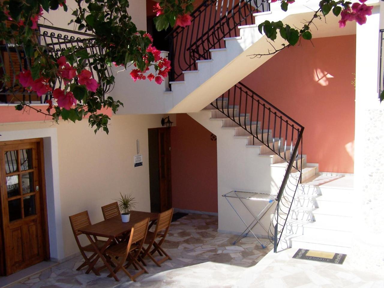 Alexatos Studios & Apartments Agia Efimia Exterior foto